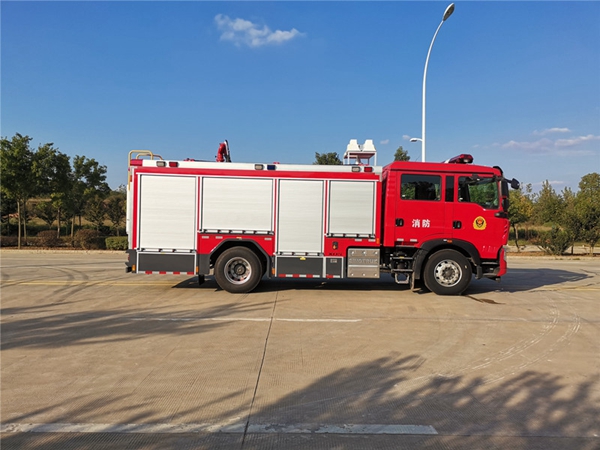 重汽A類泡沫主戰(zhàn)消防車