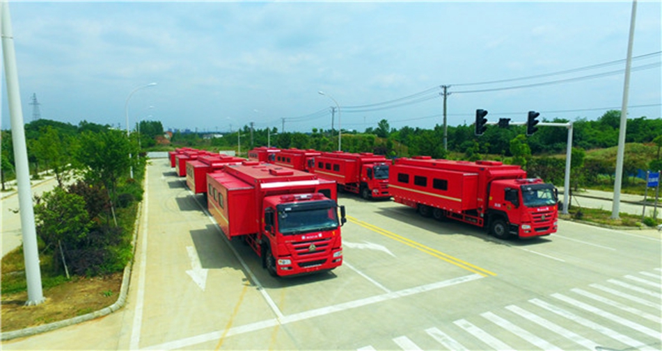 重汽后雙橋宿營(yíng)車